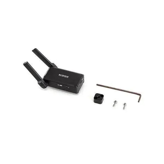 Sistema di trasmissione video DJI Ronin RavenEye con antenne, viti e attrezzi su sfondo bianco