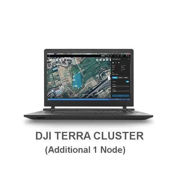 Laptop con software DJI Terra Cluster per mappatura droni, visualizzata schermata satellitare