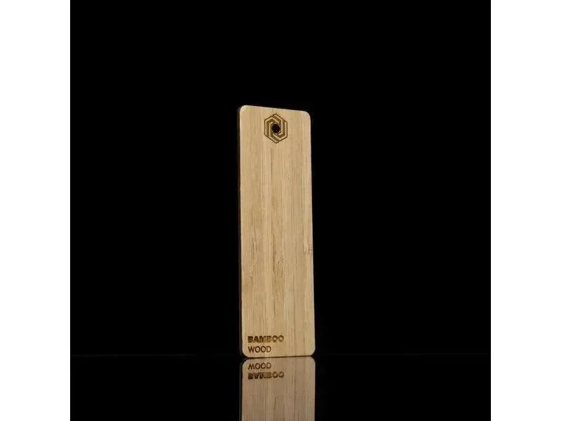 Foglio legno bamboo 3mm per taglio laser e stampa 3D, superficie liscia, sfondo nero.