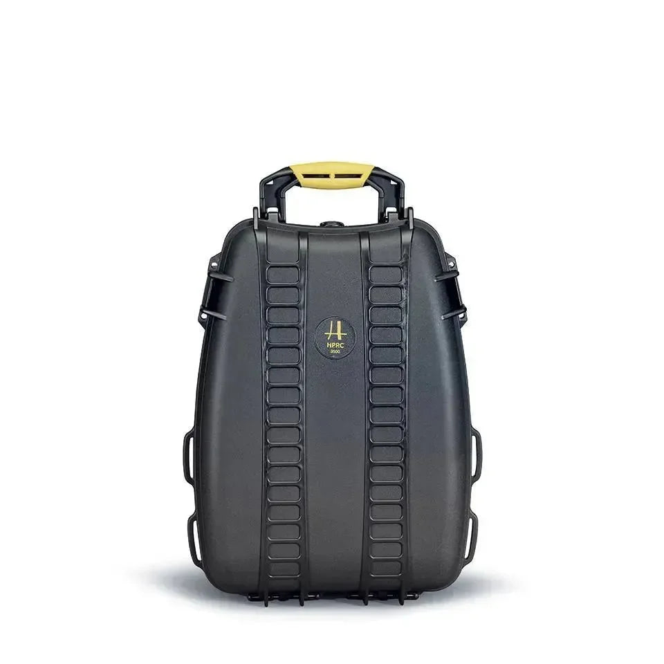 Zaino protettivo rigido nero per drone DJI Air 3 Fly More Combo, con maniglia gialla.